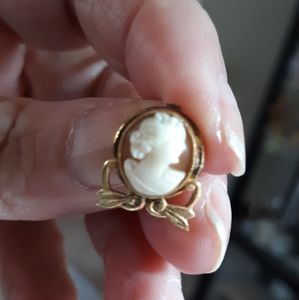Victorian Cameo Screwback Earrings Gold Filled 10k